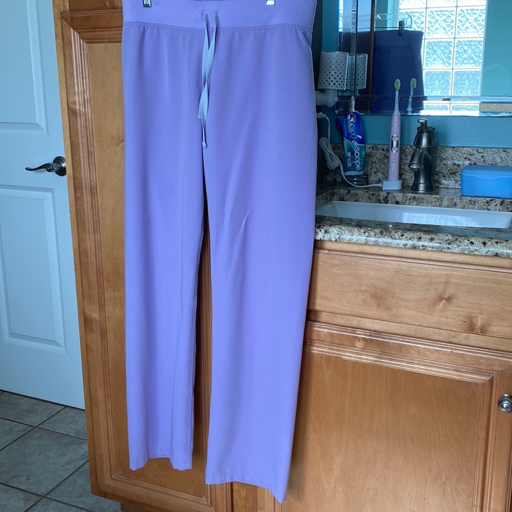 Figs size medium Lavender Dew Livingston scrub pants